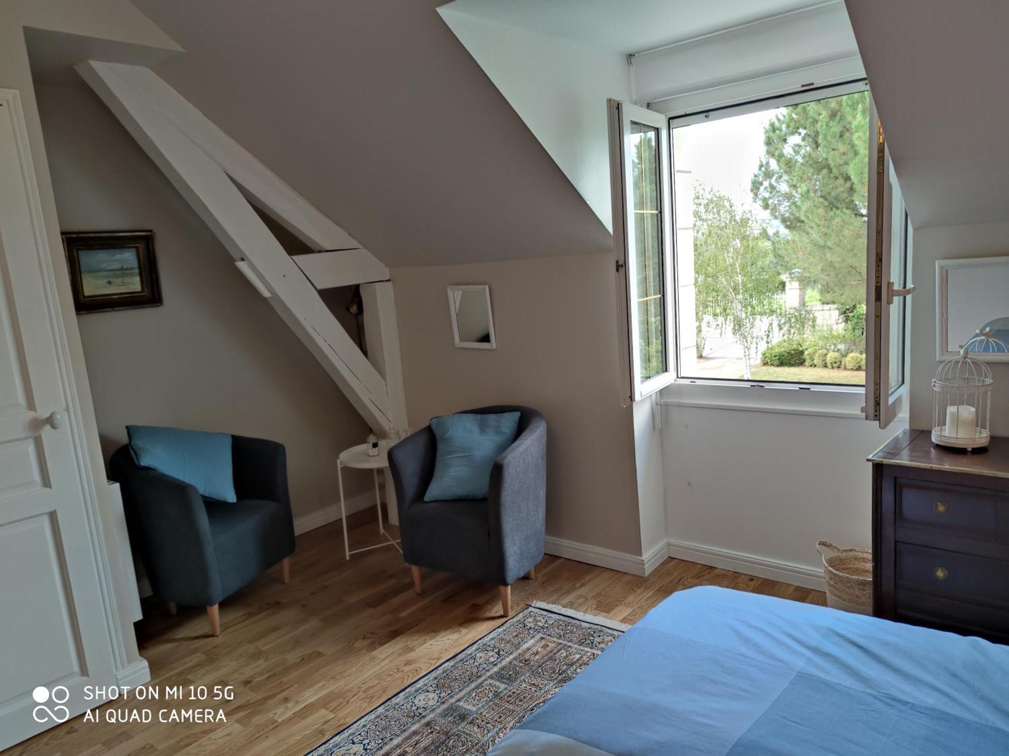 Reves & Riviere Bed & Breakfast Room photo