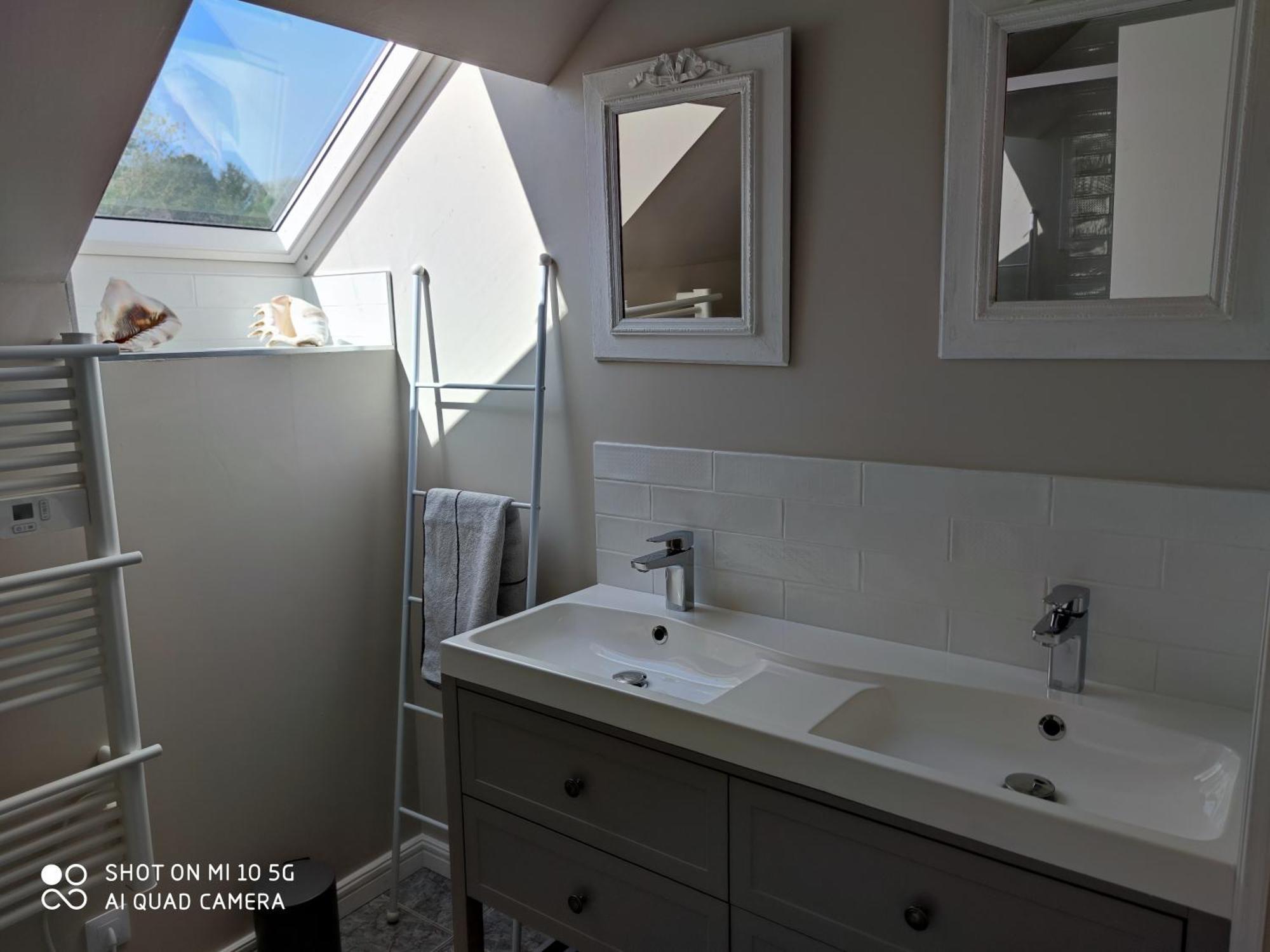 Reves & Riviere Bed & Breakfast Room photo