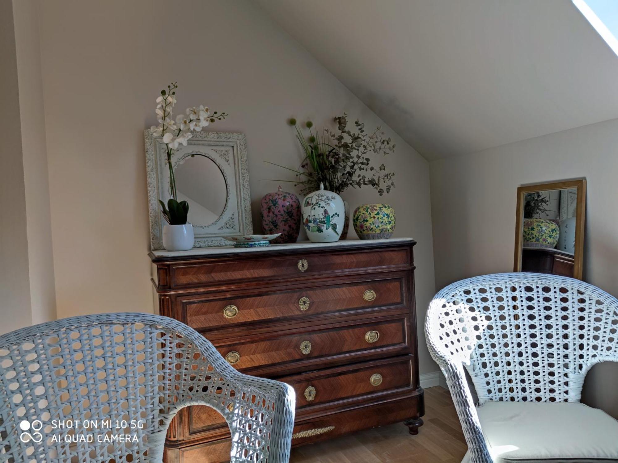 Reves & Riviere Bed & Breakfast Room photo